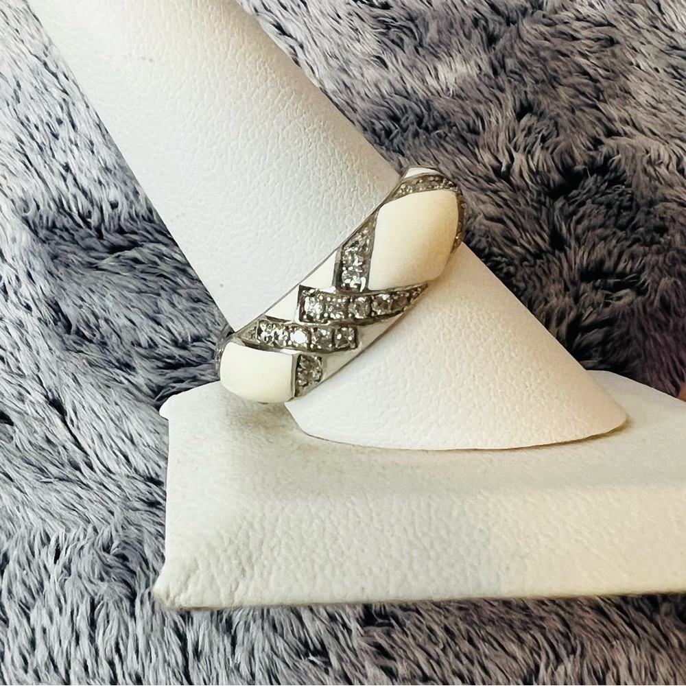 Vintage Sterling Silver White Enamel Cubic Zirconia Band Ring Size 10 - Picture 3 of 4